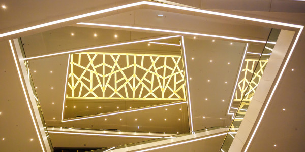 Reformas Integrales de Tiendas y Locales  Comerciales en Lleida · Diseño e Instalación de Iluminación LED Eficiente